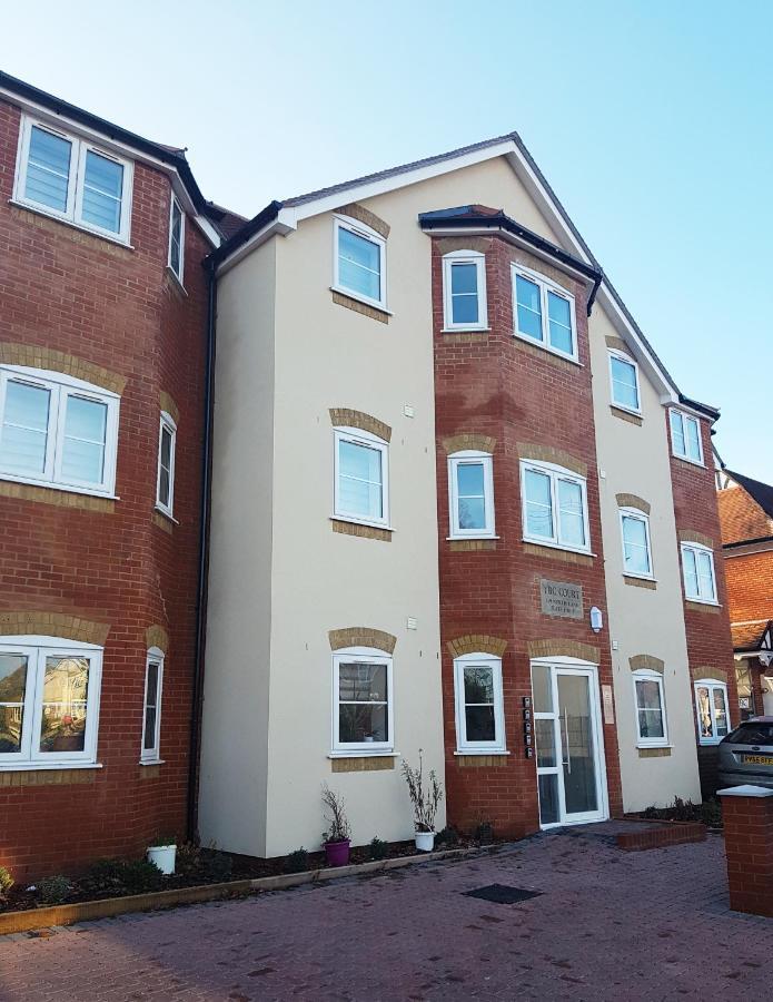 Ybc Court, Aldershot Apartment Exterior foto
