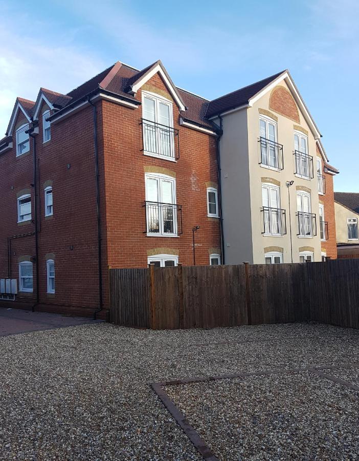 Ybc Court, Aldershot Apartment Exterior foto