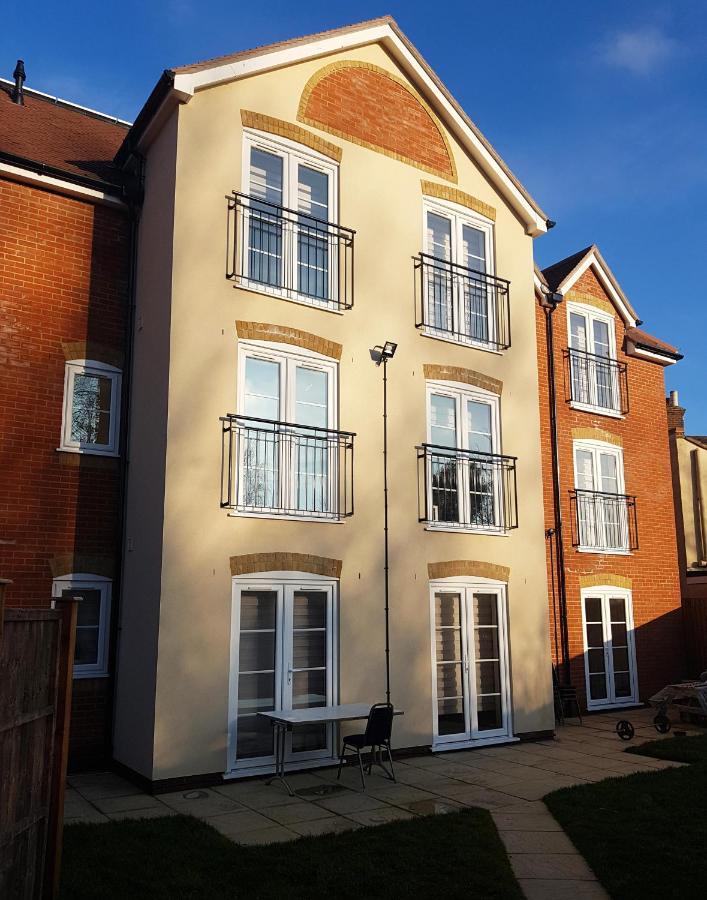 Ybc Court, Aldershot Apartment Exterior foto